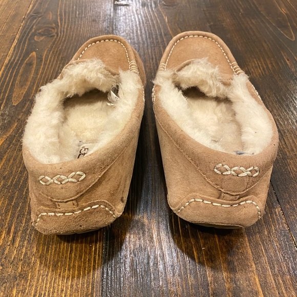 Ugg Moccasins Size 5- GUC - Picture 3 of 6
